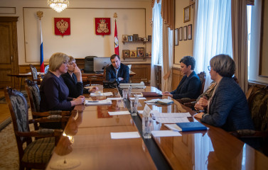 губернатор Алексей Островский провел совещание по вопросу реализации в регионе федерального проекта медицинской реабилитации - фото - 1