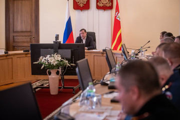 губернатор Алексей Островский провел заседание оперативного штаба - фото - 1