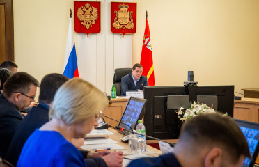 губернатор Алексей Островский провел рабочее совещание с главами муниципальных образований - фото - 1