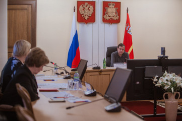 совещание Губернатора Алексея Островского с социальным блоком Администрации области - фото - 1